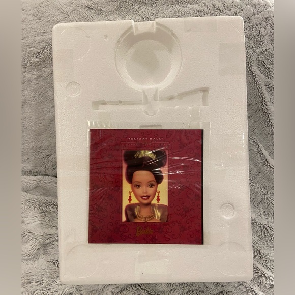 *1997* Porcelain Barbie Collection Holiday Ball Doll - Picture 3 of 16